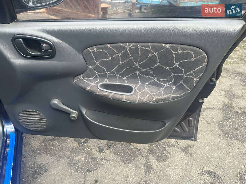 Седан Daewoo Lanos 2002 в Черкасах