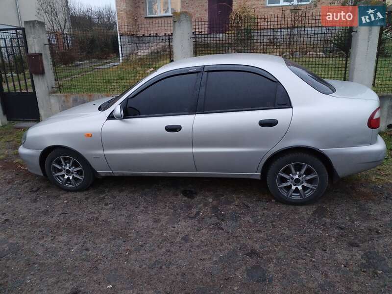 Седан Daewoo Lanos 2003 в Львове