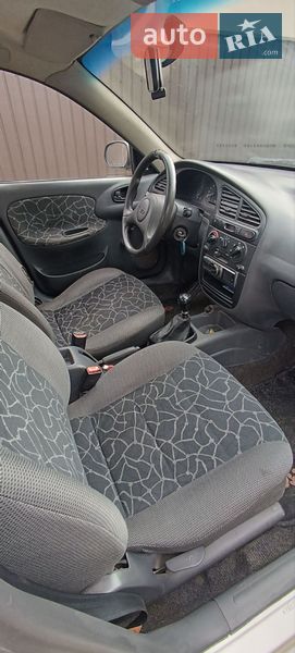 Седан Daewoo Lanos 2003 в Новоселице