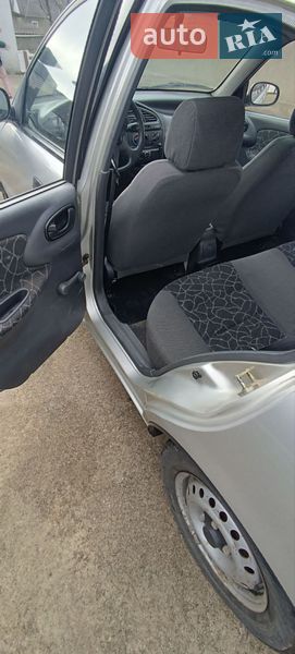 Седан Daewoo Lanos 2003 в Новоселице