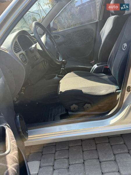 Седан Daewoo Lanos 2004 в Косове