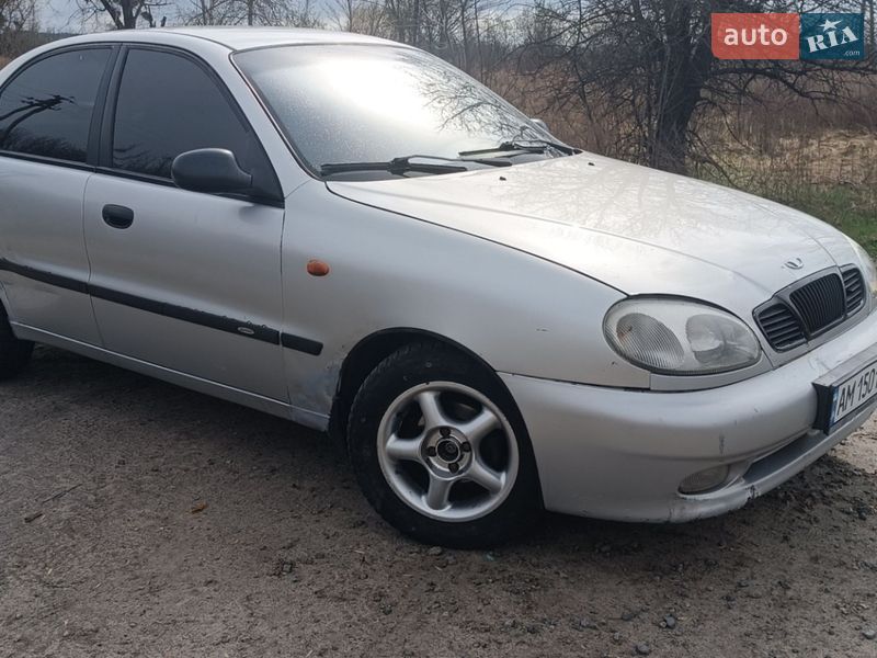 Седан Daewoo Lanos 2002 в Малині