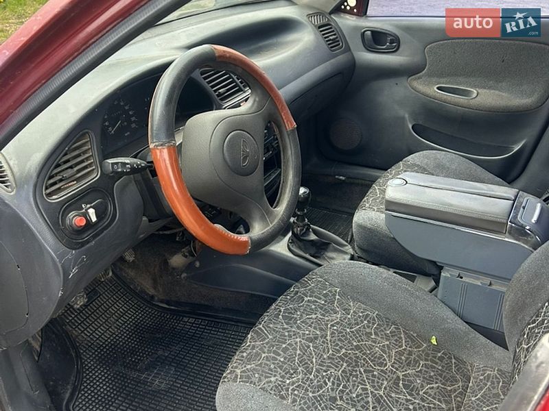Седан Daewoo Lanos 2004 в Ланівці