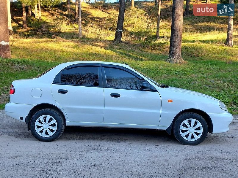 Седан Daewoo Lanos 2004 в Тростянці