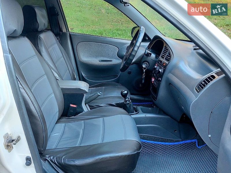 Седан Daewoo Lanos 2004 в Тростянці