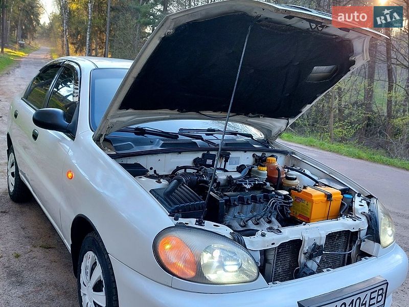 Седан Daewoo Lanos 2004 в Тростянці
