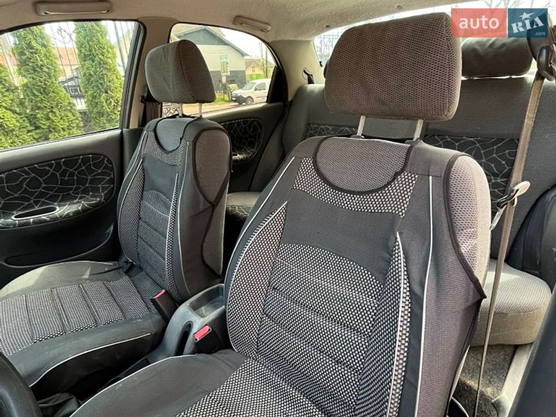 Седан Daewoo Lanos 2004 в Болехове