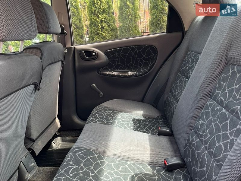 Седан Daewoo Lanos 2004 в Болехове