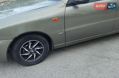 Седан Daewoo Lanos 2004 в Запоріжжі