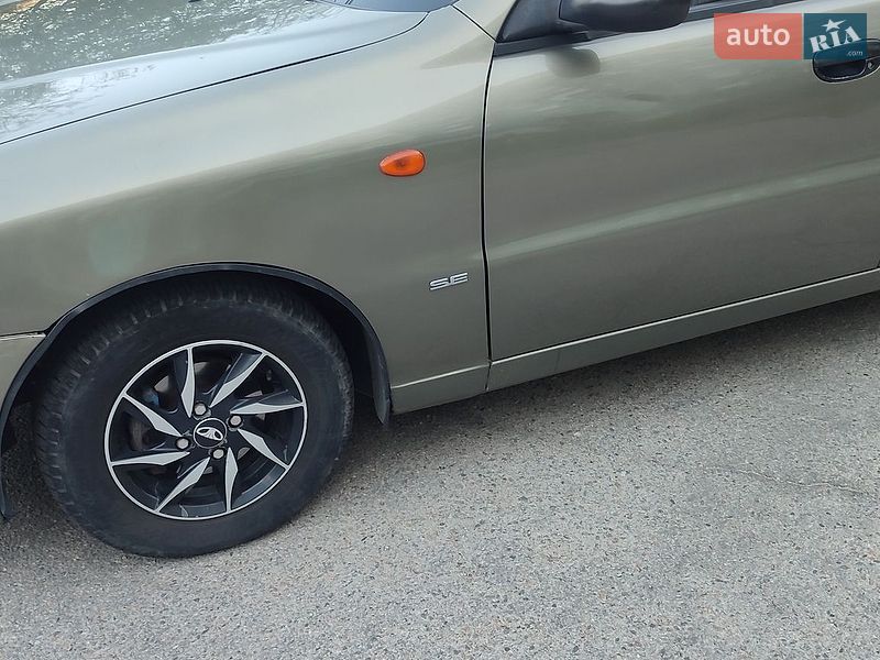 Седан Daewoo Lanos 2004 в Запоріжжі