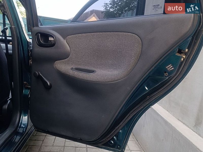 Седан Daewoo Lanos 2004 в Дніпрі
