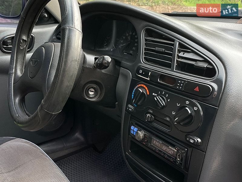 Седан Daewoo Lanos 2001 в Києві