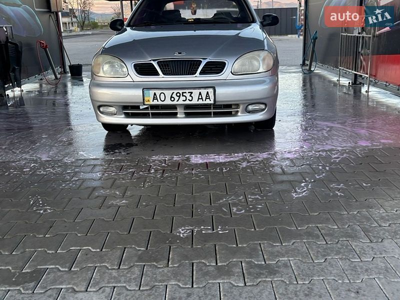 Седан Daewoo Lanos 2005 в Ізі