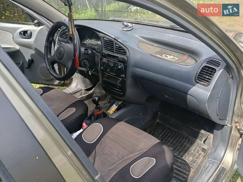 Седан Daewoo Lanos 2005 в Будах