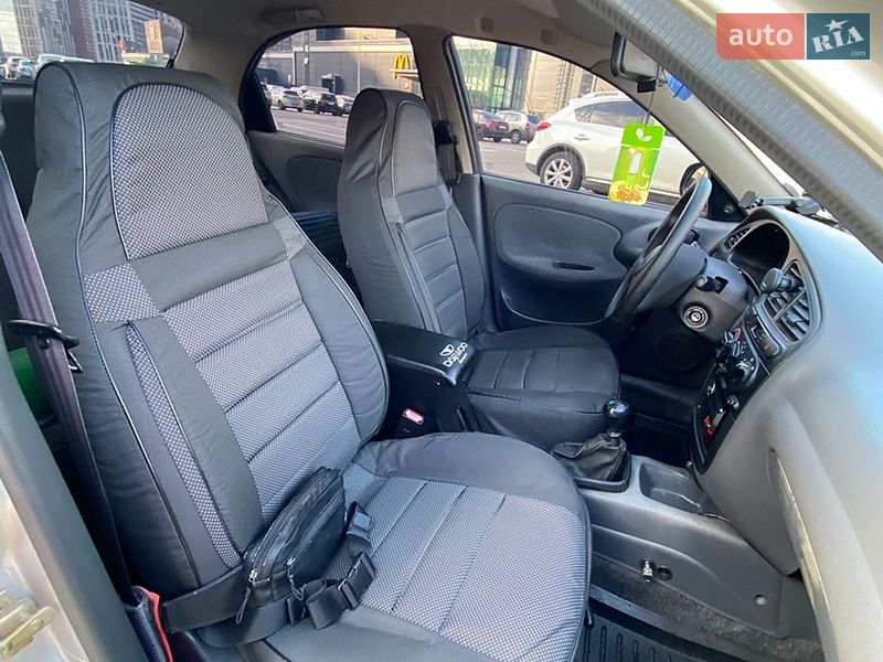 Седан Daewoo Lanos 2004 в Киеве