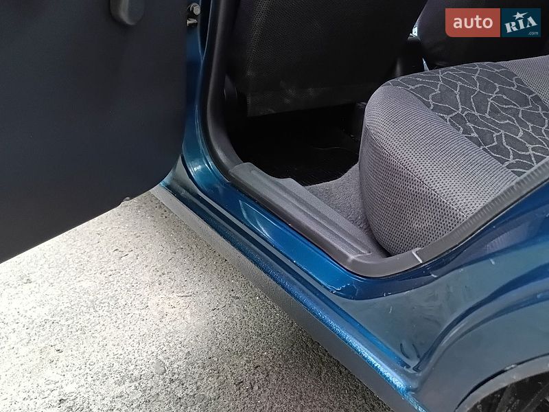 Седан Daewoo Lanos 2001 в Львове