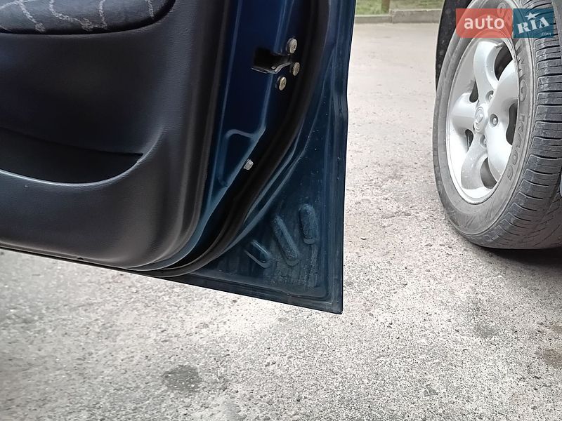 Седан Daewoo Lanos 2001 в Львове