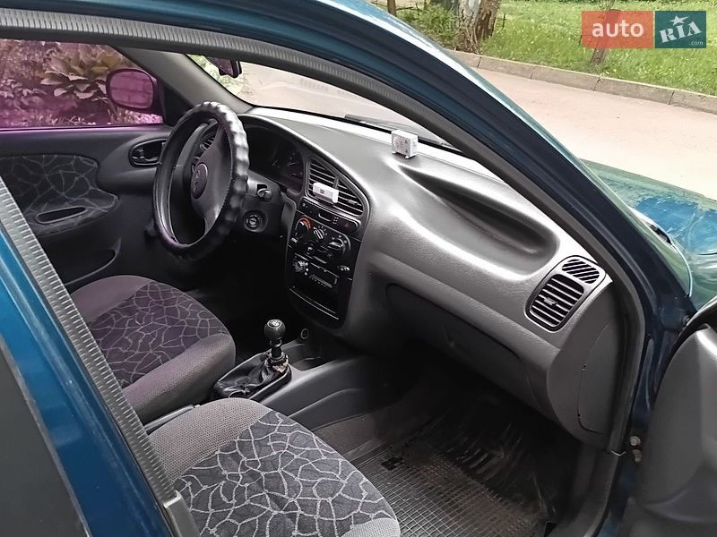 Седан Daewoo Lanos 2001 в Львове