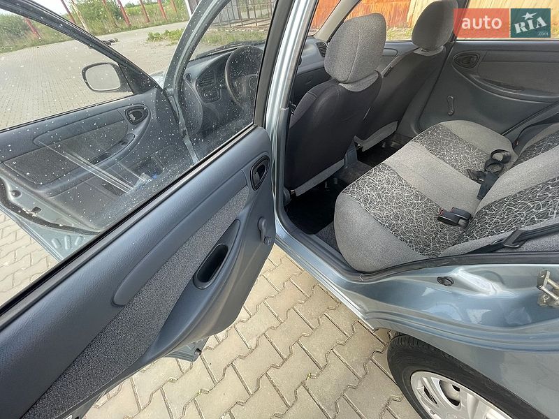 Седан Daewoo Lanos 2011 в Луцьку