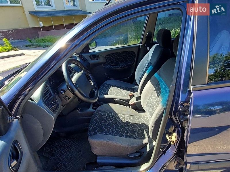Седан Daewoo Lanos 2003 в Харькове