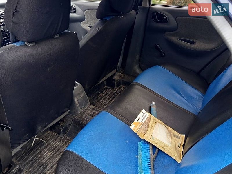 Седан Daewoo Lanos 2006 в Новояворівську