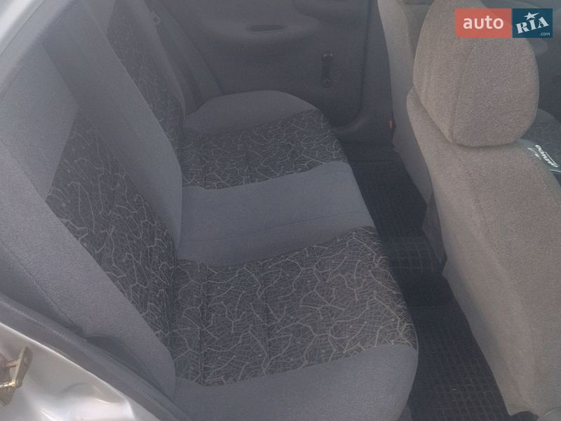Седан Daewoo Lanos 2004 в Дніпрі