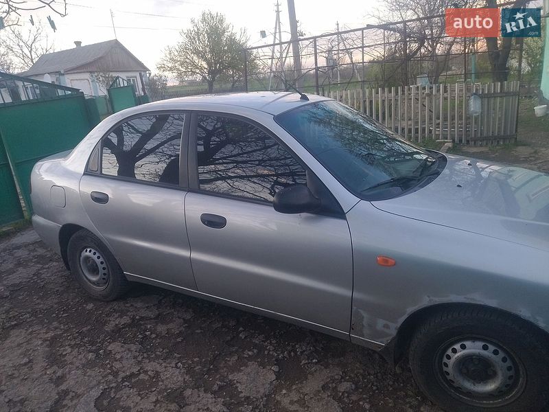 Седан Daewoo Lanos 2004 в Дніпрі