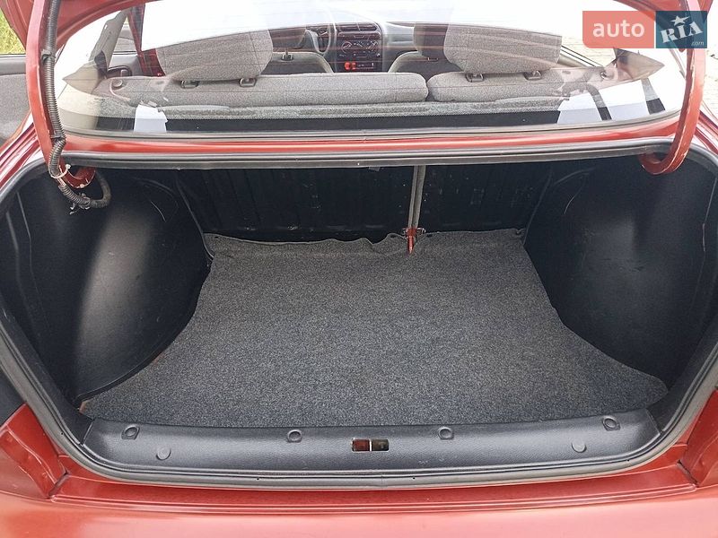 Седан Daewoo Lanos 2004 в Хмельницькому