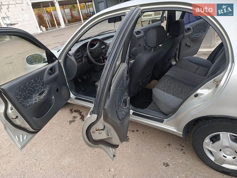 Седан Daewoo Lanos 2004 в Запорожье