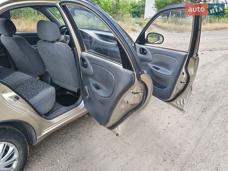 Седан Daewoo Lanos 2011 в Первомайську