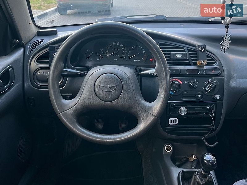 Седан Daewoo Lanos 2004 в Дніпрі