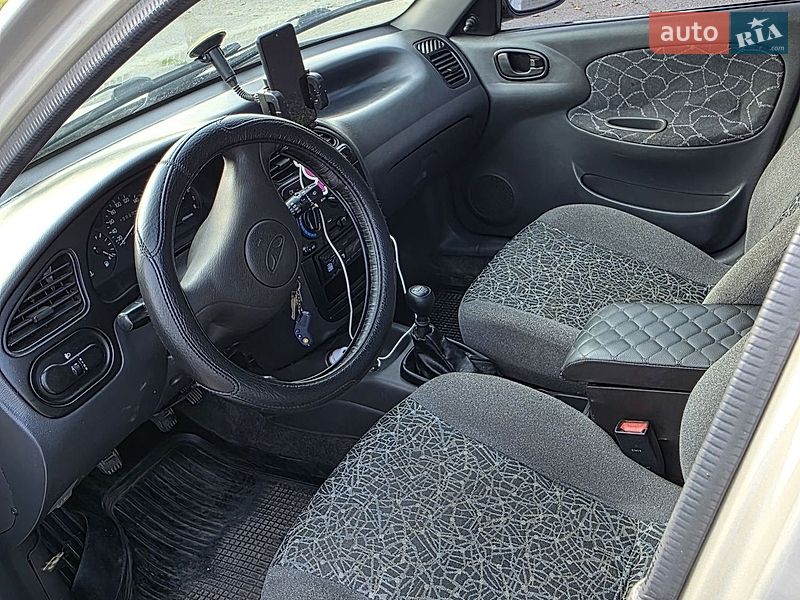 Седан Daewoo Lanos 2003 в Ватутіному