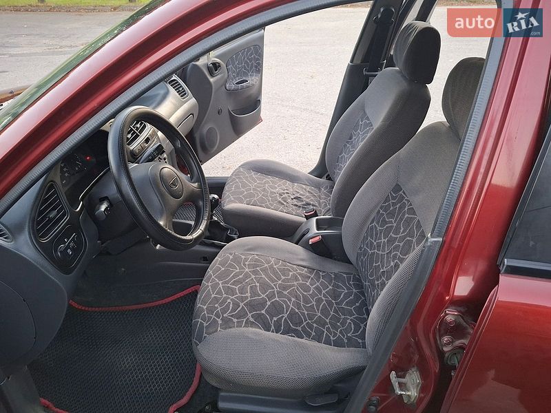Седан Daewoo Lanos 2003 в Полтаве
