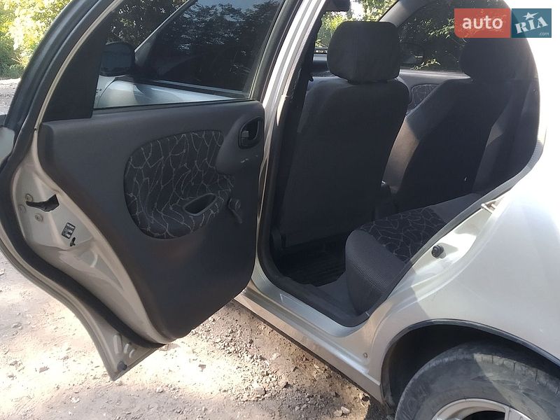 Седан Daewoo Lanos 2002 в Каменском