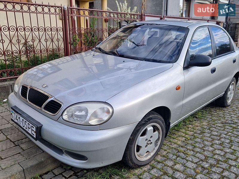 Седан Daewoo Lanos 2002 в Хусті