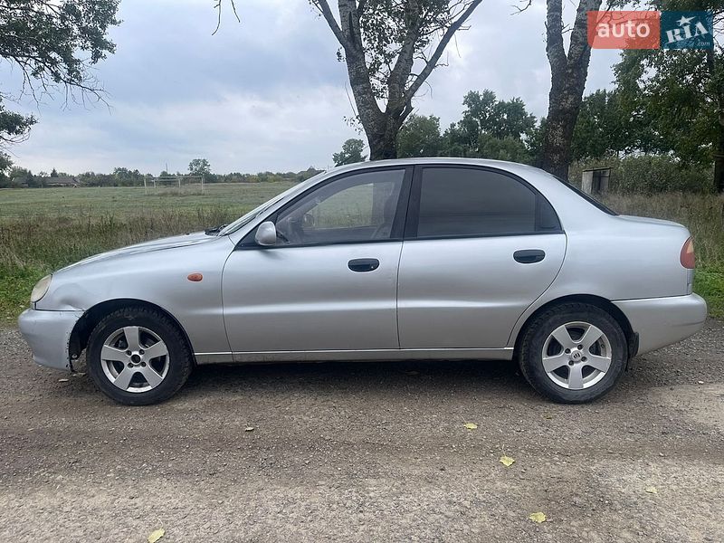 Седан Daewoo Lanos 2004 в Измаиле
