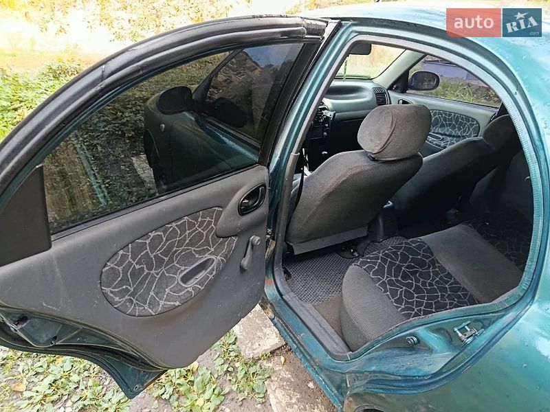 Седан Daewoo Lanos 2003 в Кривому Розі