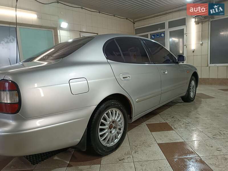 Седан Daewoo Leganza 1999 в Волочиську