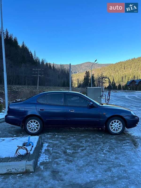 Седан Daewoo Leganza 2001 в Львове