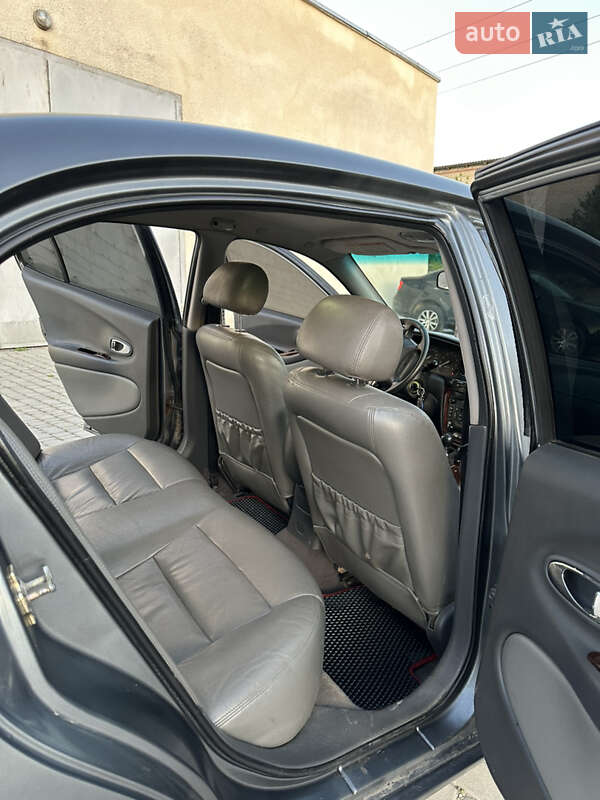 Седан Daewoo Leganza 2001 в Борщеве