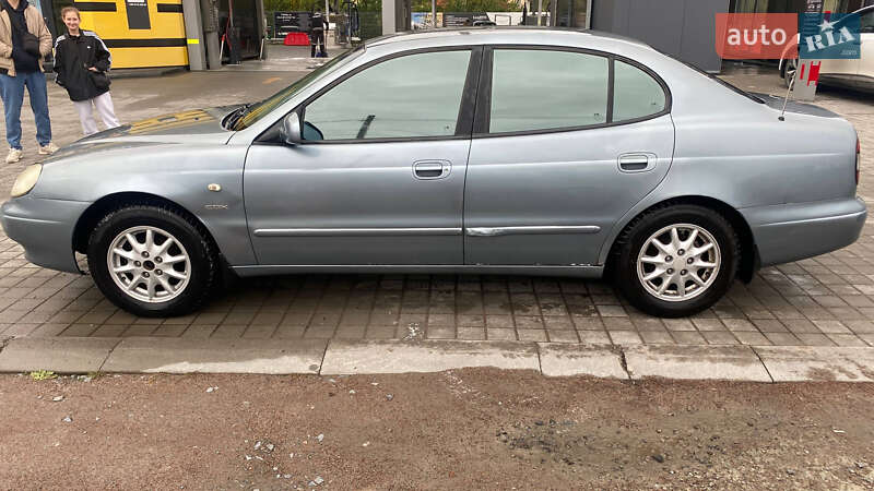 Седан Daewoo Leganza 2001 в Львові