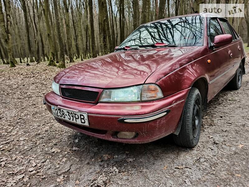 Седан Daewoo Nexia 1997 в Рівному