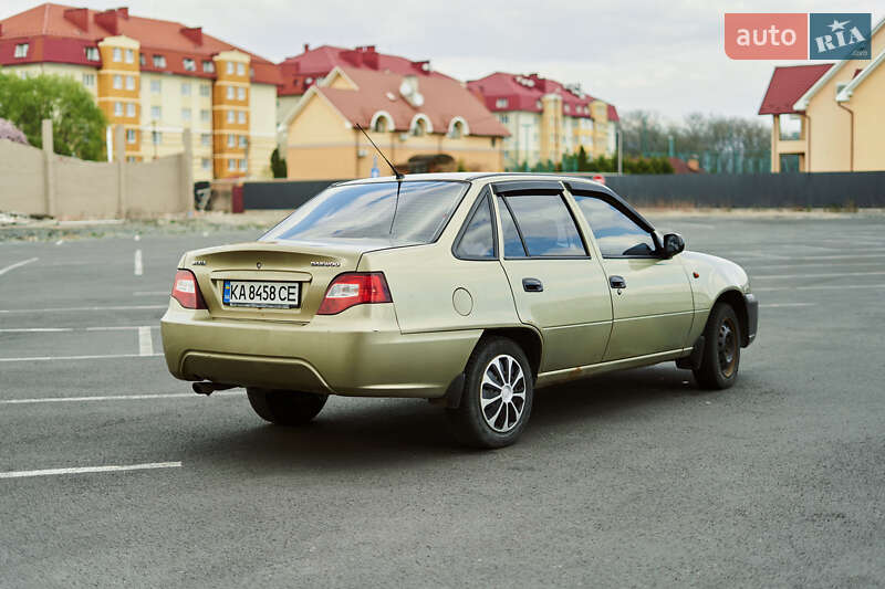 Седан Daewoo Nexia 2008 в Ужгороді