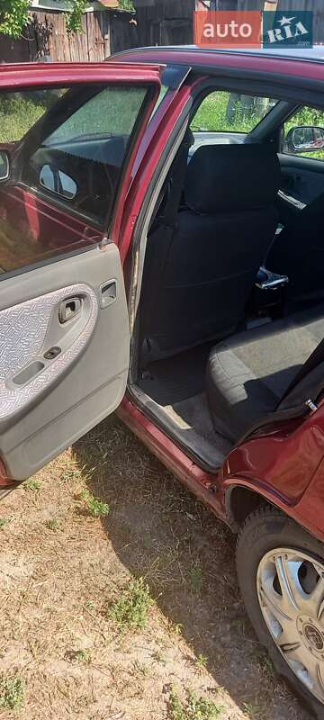 Седан Daewoo Nexia 1995 в Коропе