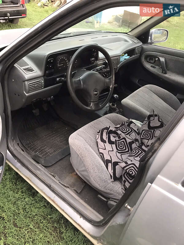 Седан Daewoo Nexia 1995 в Харькове