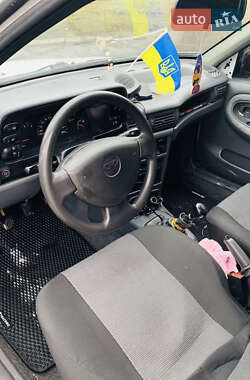 Седан Daewoo Nexia 2007 в Полонному