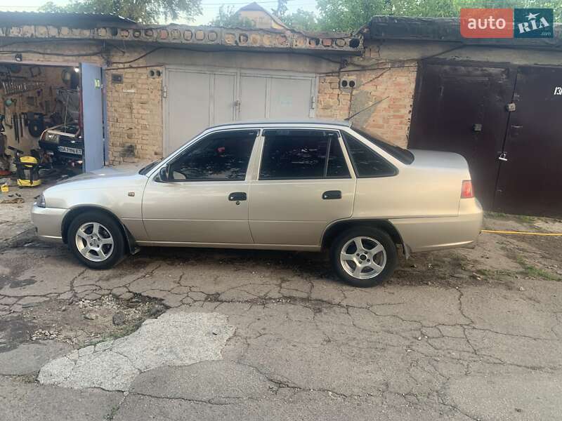 Седан Daewoo Nexia 2008 в Кропивницькому