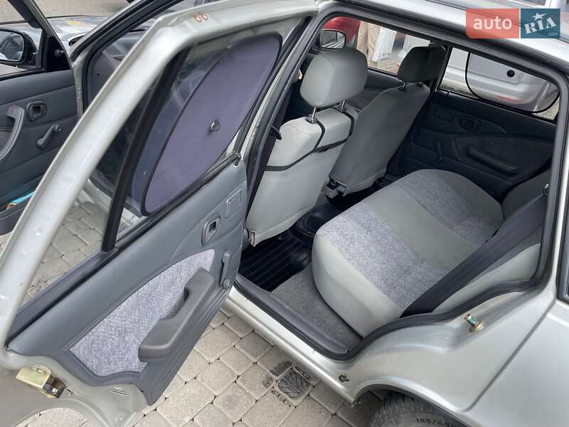 Седан Daewoo Nexia 2005 в Хусті