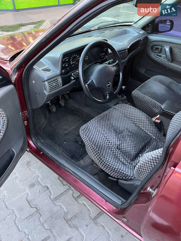 Седан Daewoo Nexia 1996 в Днепре