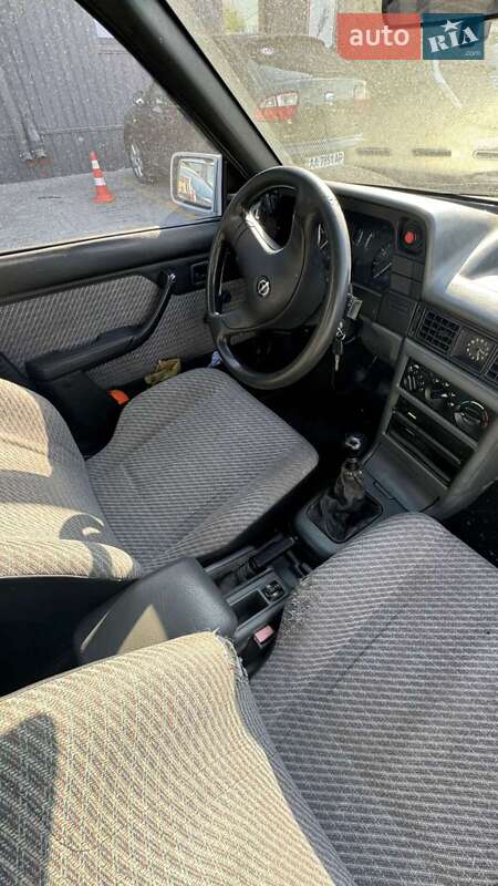 Седан Daewoo Nexia 1997 в Киеве